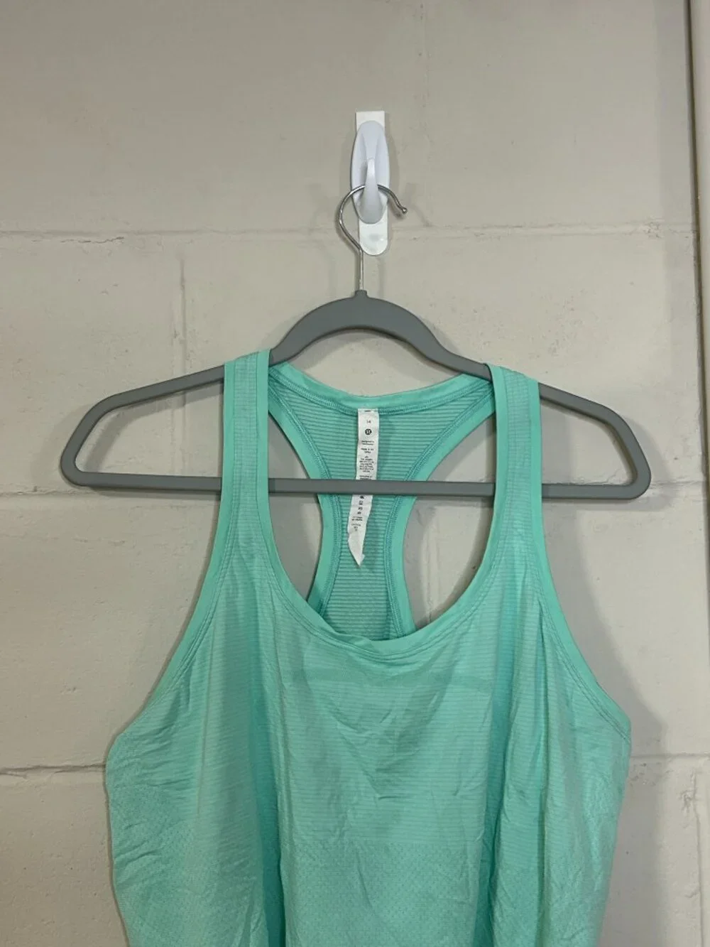 Lululemon Top Womens 14 Swiftly Tech Racerback Tank 2.0 Race Running Mint